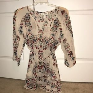 “Jessica Simpson” Maternity Top